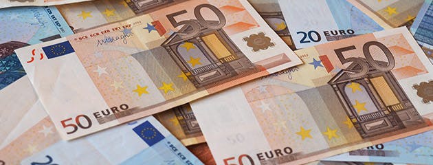 اليورو يهبط لأدني مستوياته في خمسة أسابيع بسبب فروق أسعار الفائدة